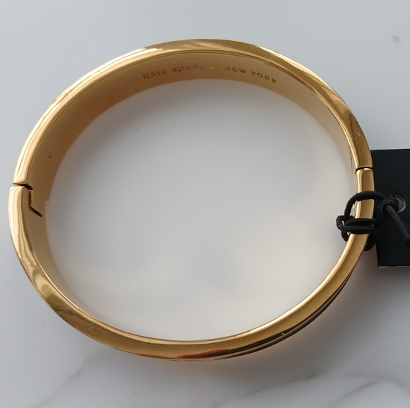 Kate Spade “Hole Punch Spade” Black Enamel Bangle – Gold Tone – NWT - Picture 3 of 6